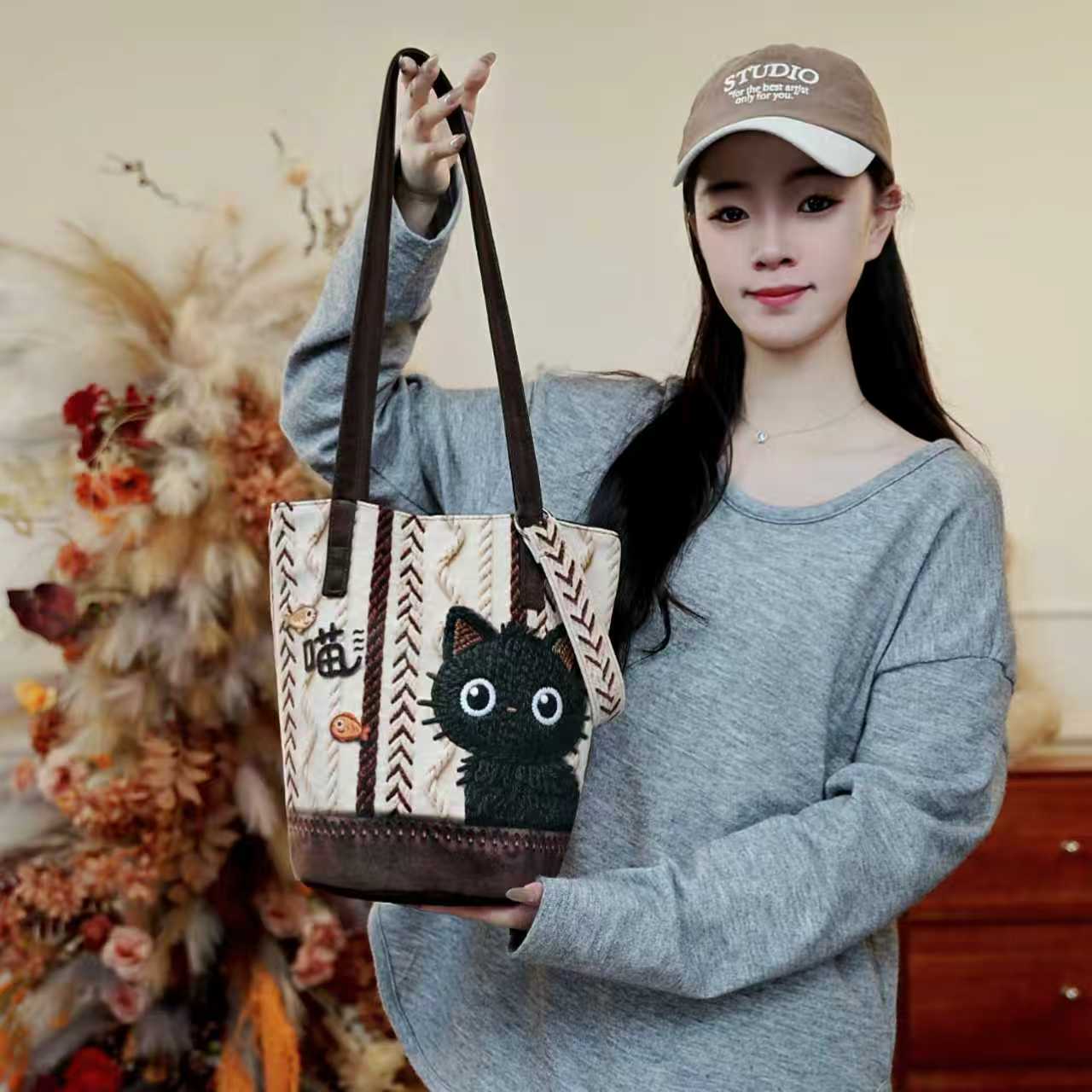 盾盾熊原创咖色水桶包