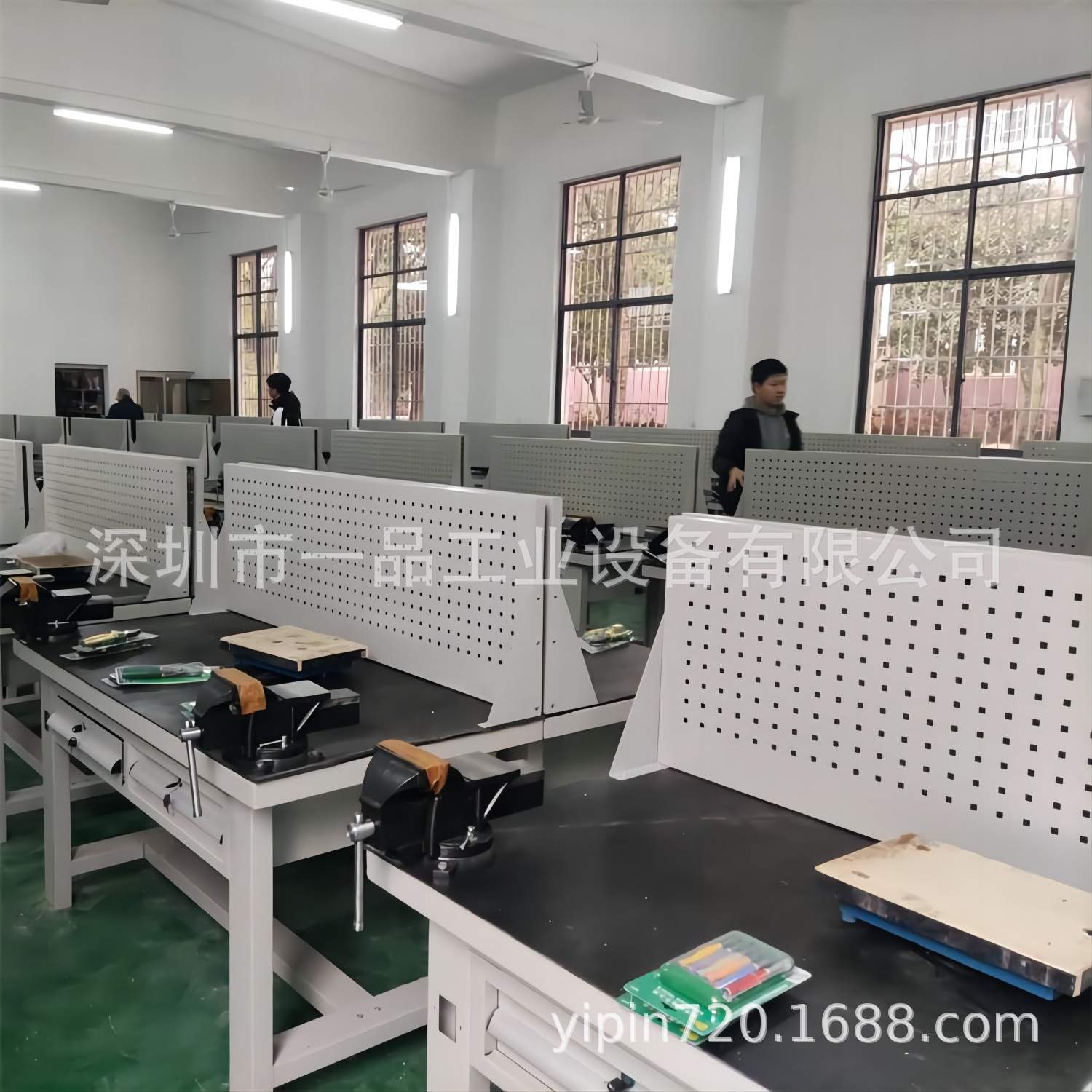 技校实训操作台六角工作台四工位重型钳工桌六角形带虎钳工具吊柜