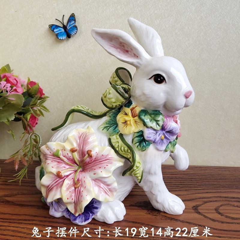 出口精品陶瓷百合花兔子摆件欧式电视柜玄关兔子生日礼物装饰摆件