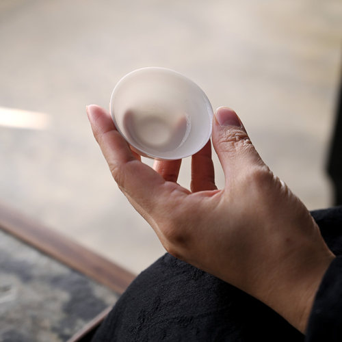 厚皿德化白瓷手工浮雕蝉翼超薄胎白瓷品茗杯功夫主人茶杯薄如纸杯