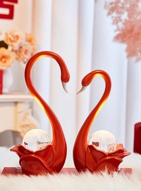 天鹅情侣摆件一对床头长明灯订结婚礼物品送新人新娘闺蜜高档实用