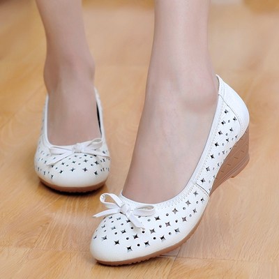 真皮妈妈凉鞋女夏季透气白色坡跟镂空单鞋护士鞋女软底洞洞不累脚