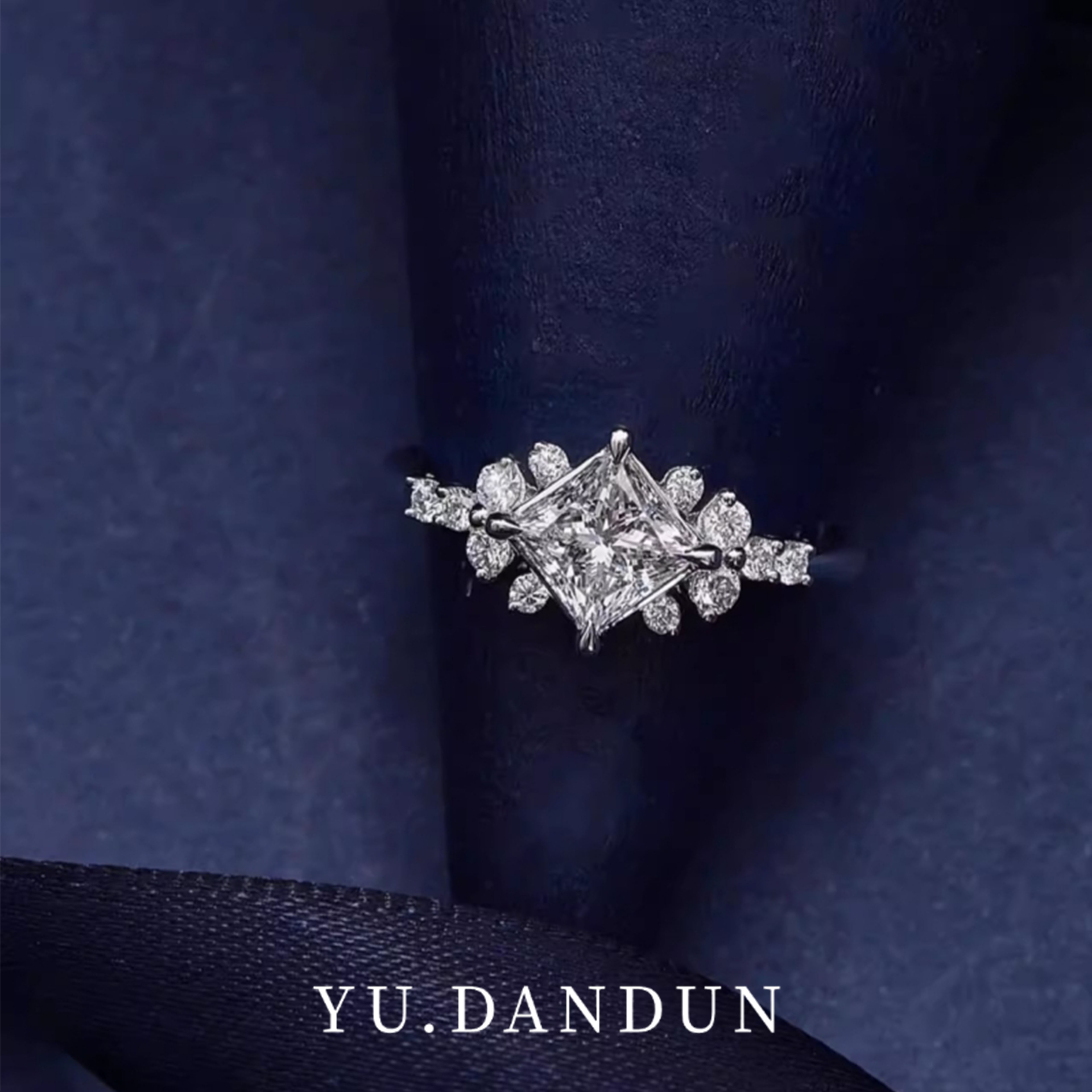 莫桑戒指1克拉公主方钻满