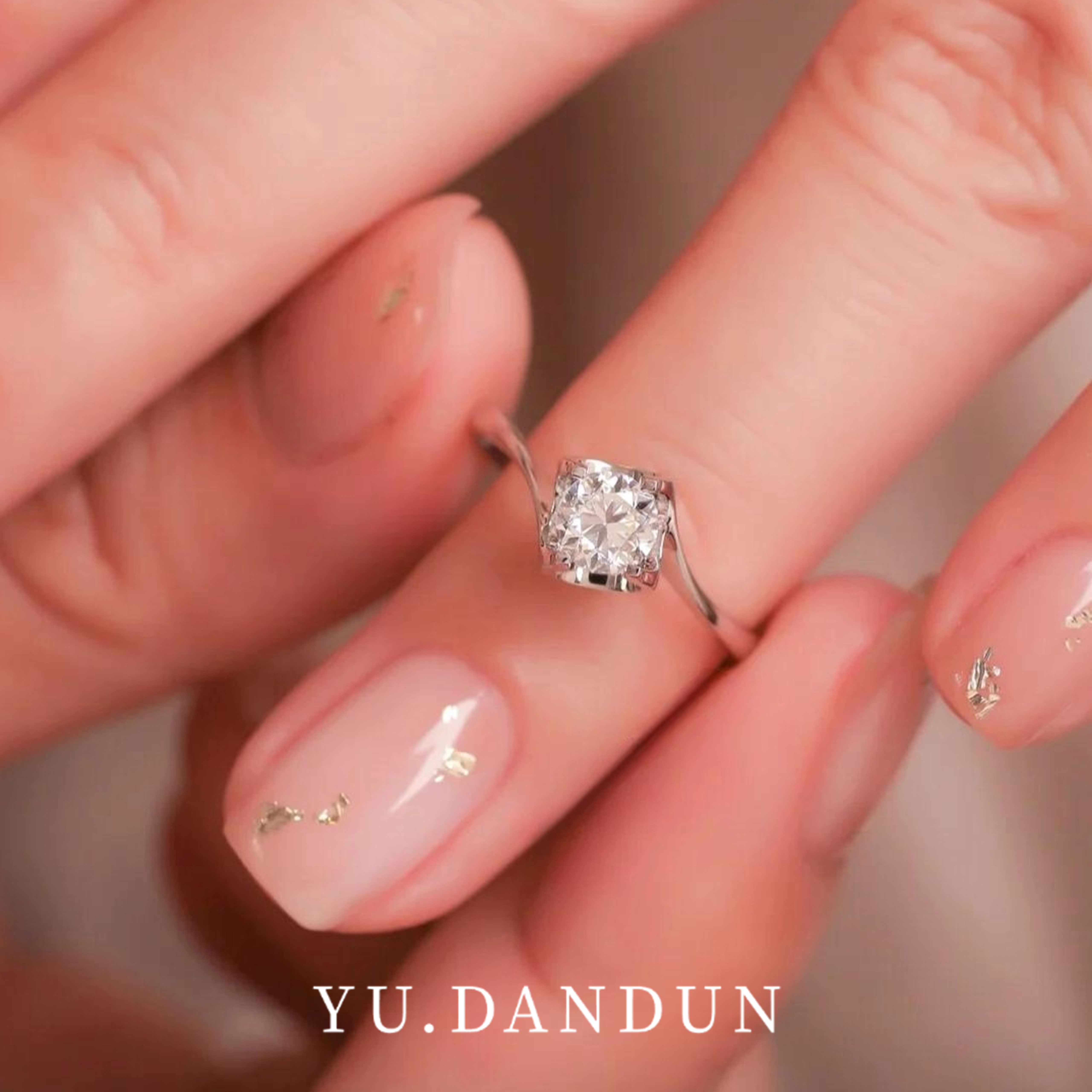 莫桑戒指50分扭臂单钻牛头钻戒