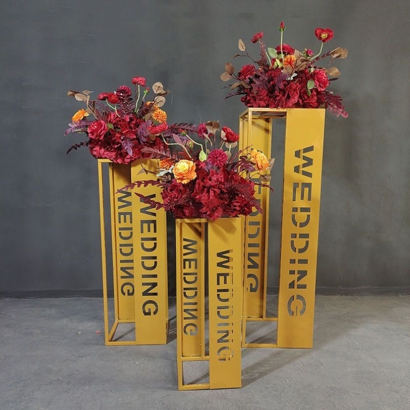 新款婚庆道具雕刻铁艺路引摆件金色几何方框字母路引带花架子装饰