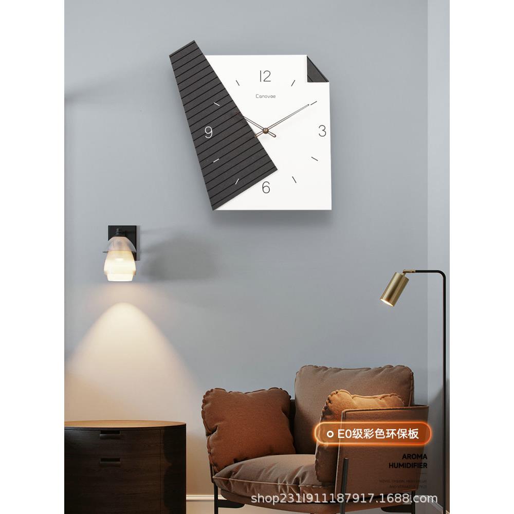 时钟挂墙家用款简约客厅挂钟网红钟表装饰极简北欧挂表现代
