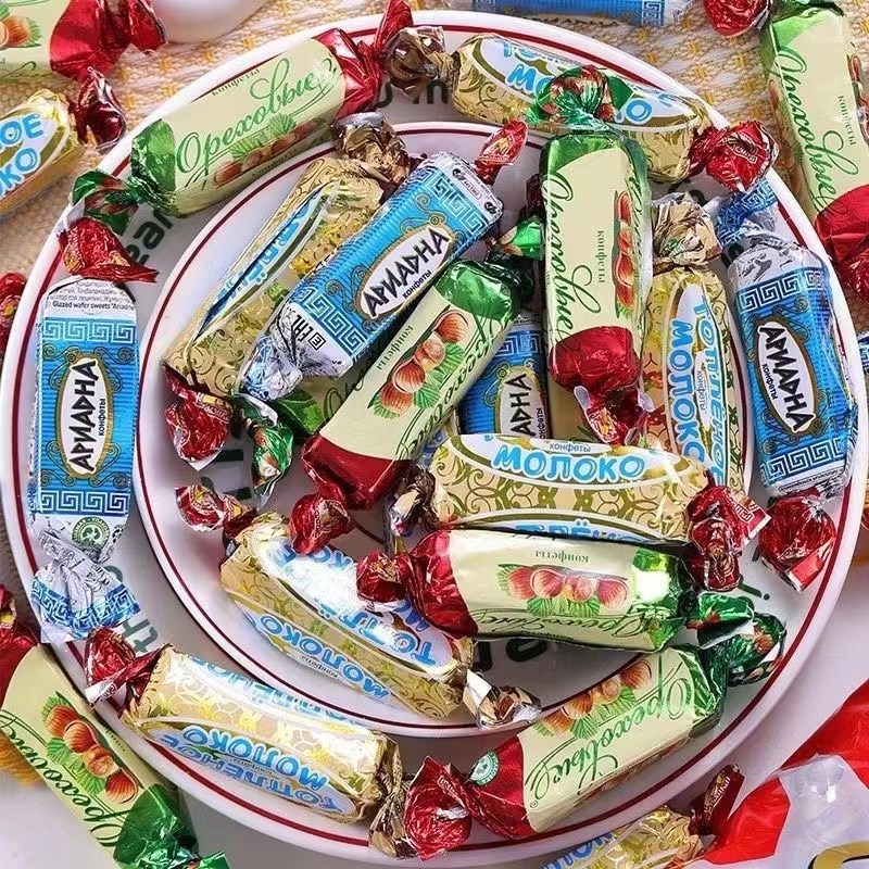 俄罗斯巧克力糖进口榛子味威化糖年货喜糖斯拉夫酸奶鲜奶糖休闲零