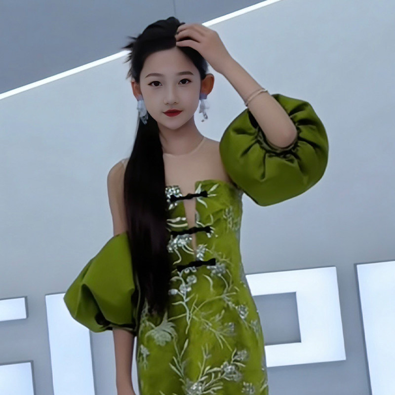 复古高级感儿童中式绿色旗袍图片