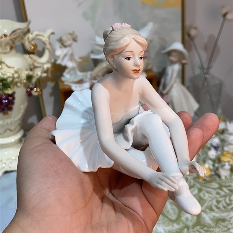 外贸西洋人物芭蕾少女雅致陶瓷人物瓷偶弹钢琴摆件桌面展厅收藏品