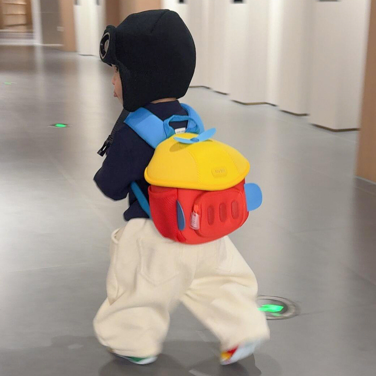 小飞机幼儿园书包男女孩宝宝入学背包儿童减负护脊双肩背包轻便