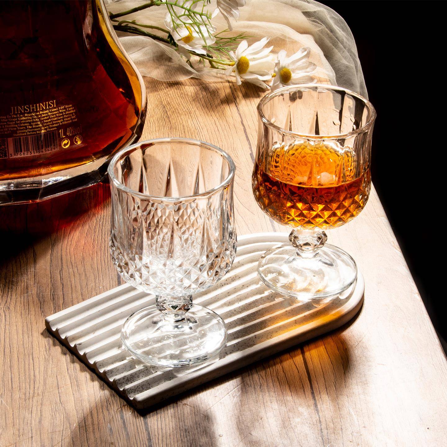 白兰地杯红酒杯高颜值浮雕玻璃杯欧式加厚玻璃香槟杯鸡尾高脚杯子