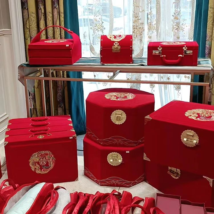 結(jié)婚禮盒陪嫁紅色箱子婚慶大紅喜箱提籃龍鳳呈祥壓箱底嫁妝箱子