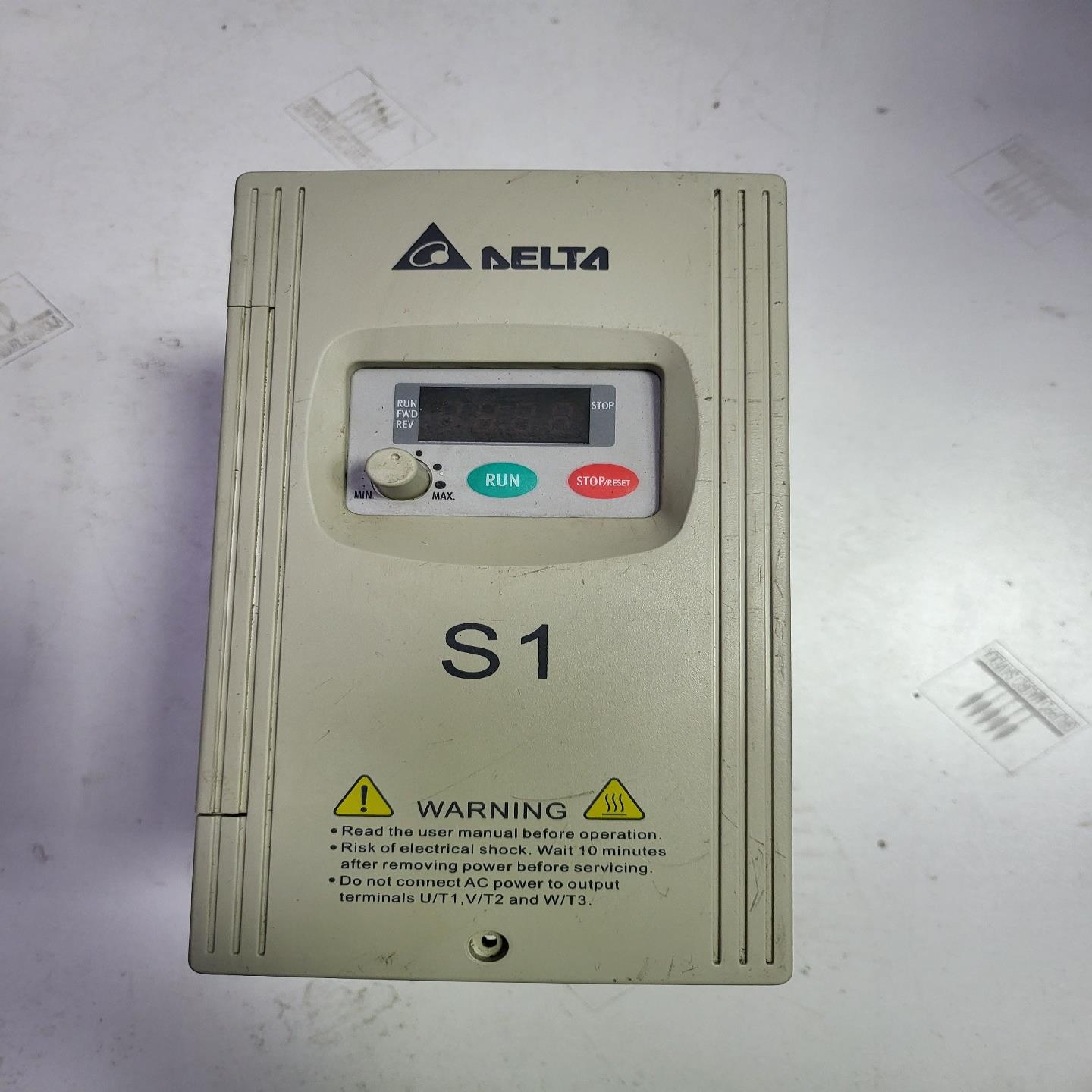 台达变频器2.2KW VFD022S43D ,已上电(佳毅工控)