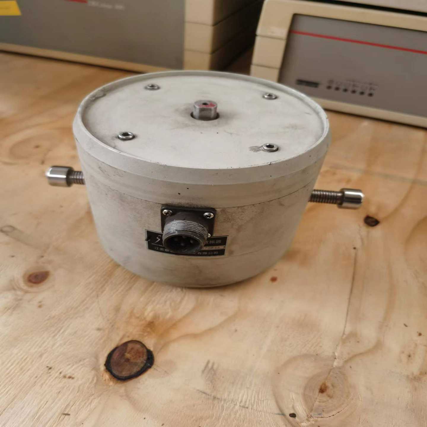 振动检测测试配件，JZX-10激振台，成色如图，有需要的联系【