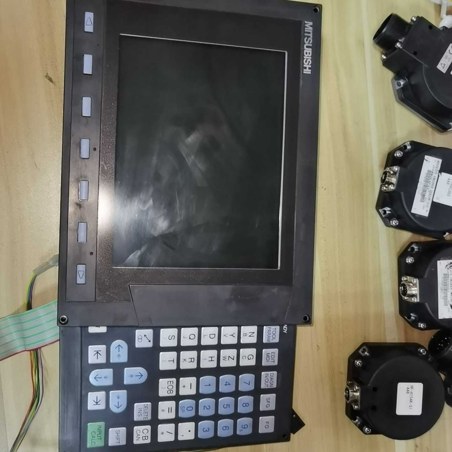 FCU6-DUN22三菱M64S彩屏显示器，~询价