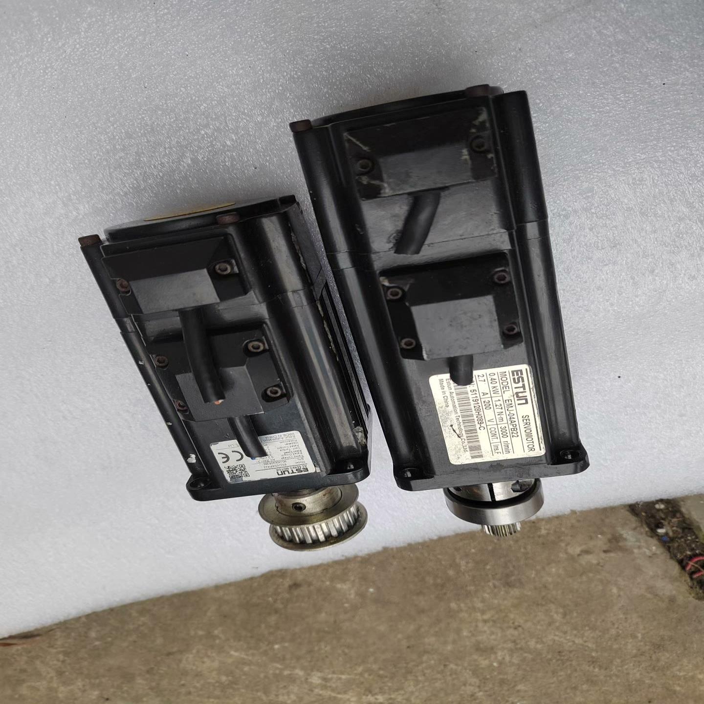 议价拆机剪线埃斯顿伺服电机2台，型号：EMJ-04APB22（2