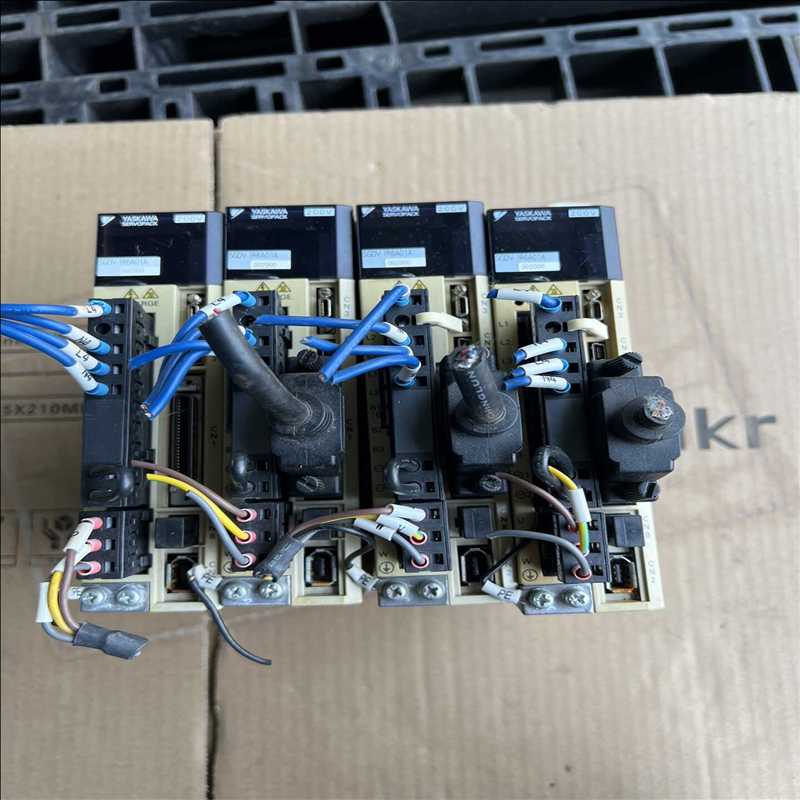 安川伺服驱动器SGDV-1R6A01A002000 200W（耶耶电子）