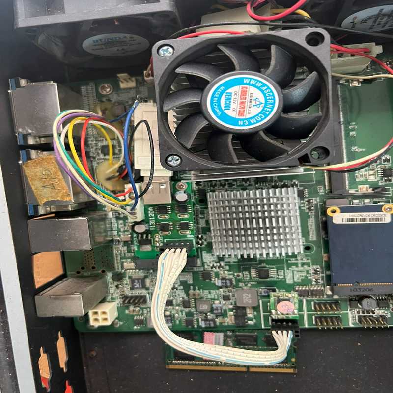 A10四显主板。【卡奥电子】