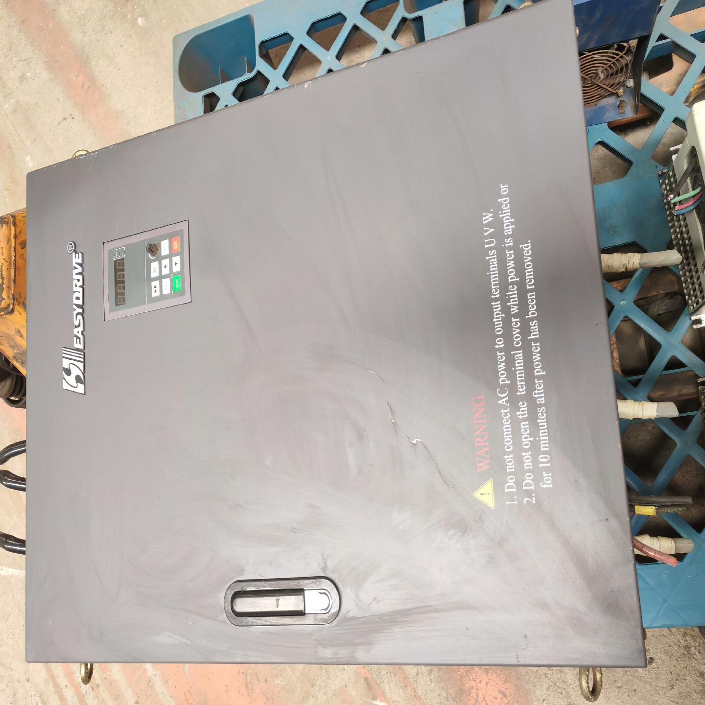 9成新深圳易驱变频器，93千瓦。型号ed3100-4t093~询价
