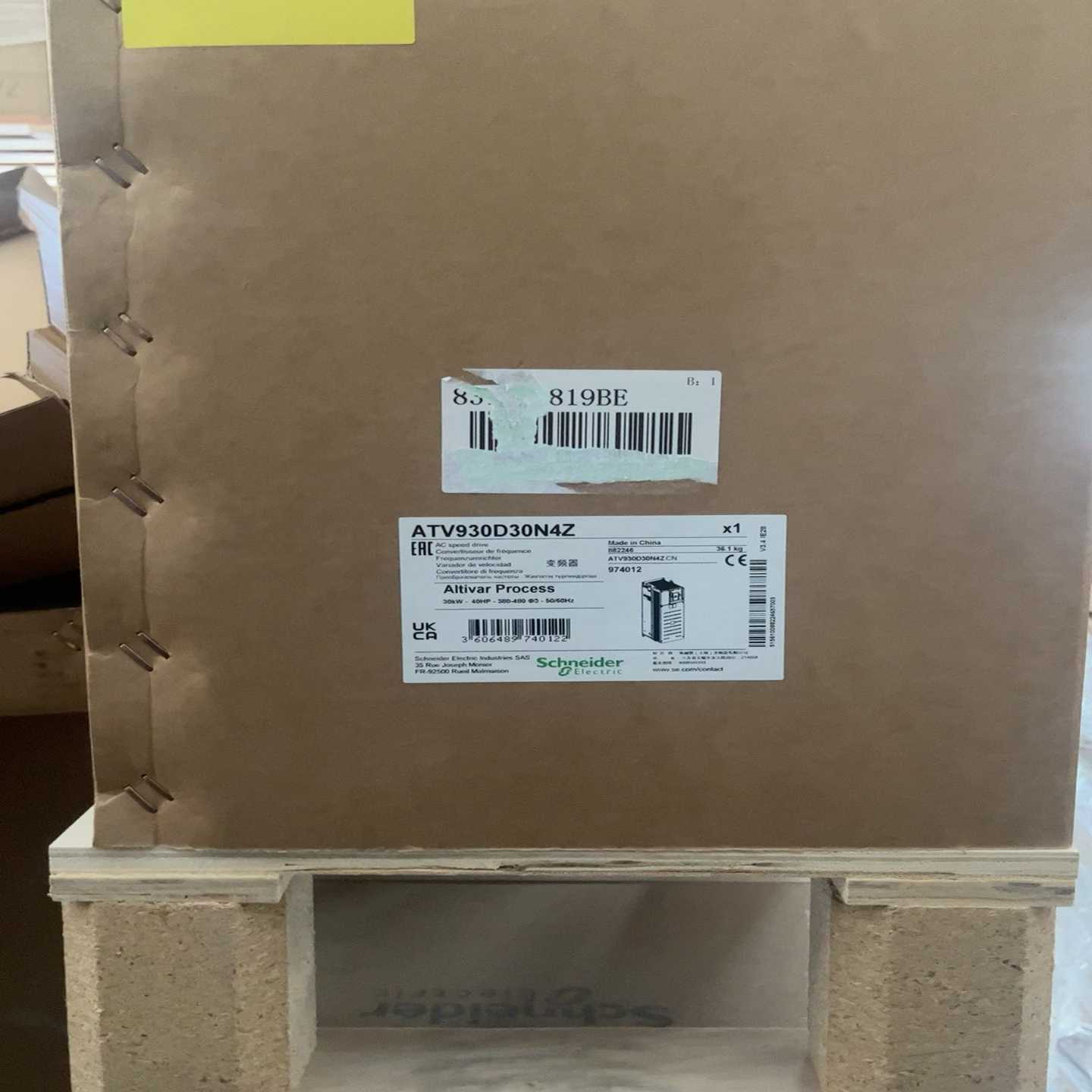 施耐德ATV930D30N4Z变频器，功率30KW，(亚飞商行）