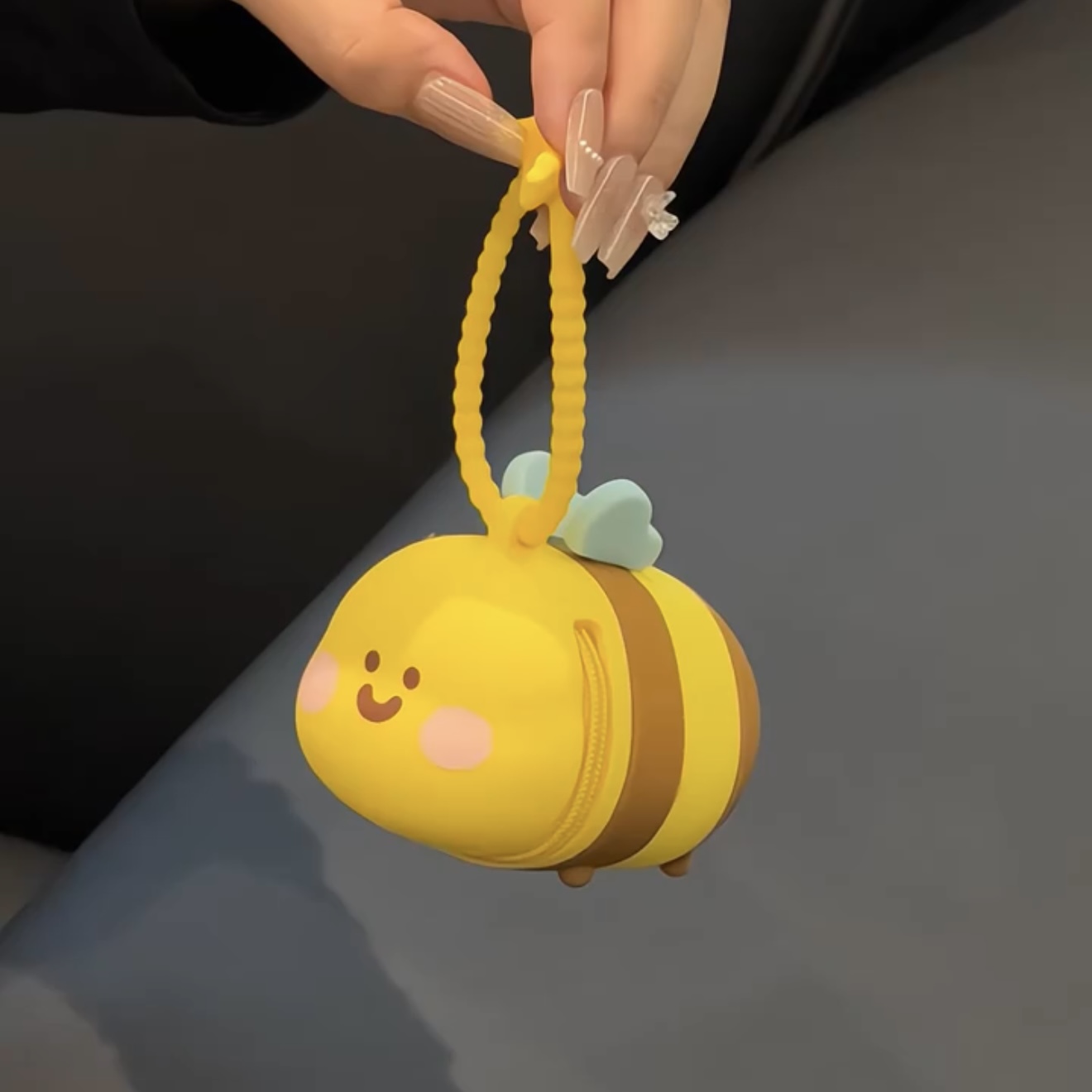 小蜜蜂包包挂件立体卡通硅胶蜜蜂零钱包可爱钥匙收纳包创意耳机包