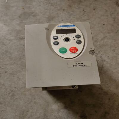 ATV302HU15N4原装拆机 施耐德变频器1.5KW 3