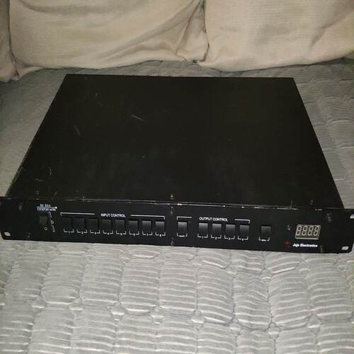 av矩阵器 av8×4 没用过←新新的 只是搬来搬去有磕碰【议价】
