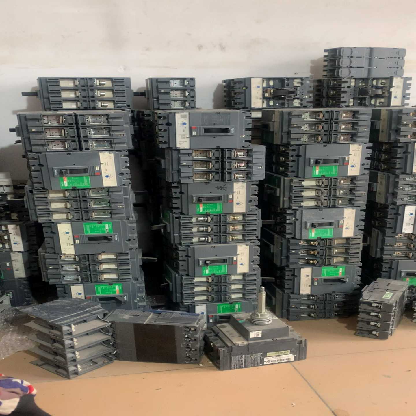 施耐德CVS100F 160F 250F 400F 630F