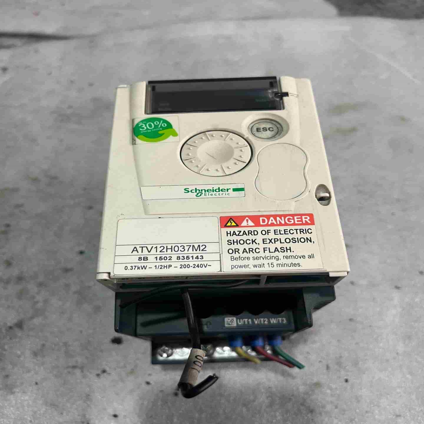 变频器atv12h037m2一个，成色如图，功能正常，询价