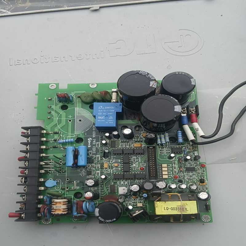 伺服器驱动板，拆机无修功能好，细节见实物图，成色漂亮，议价