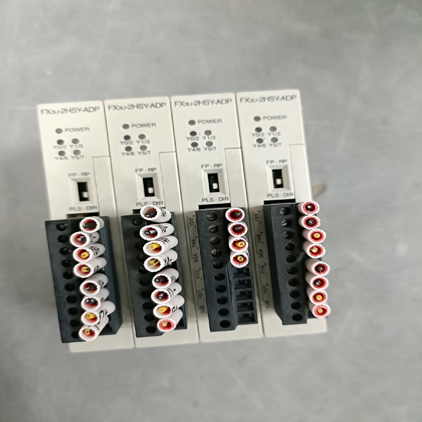 三菱plcFX3U-2HSY-ADP成色漂亮功能包好（瓠子电子）