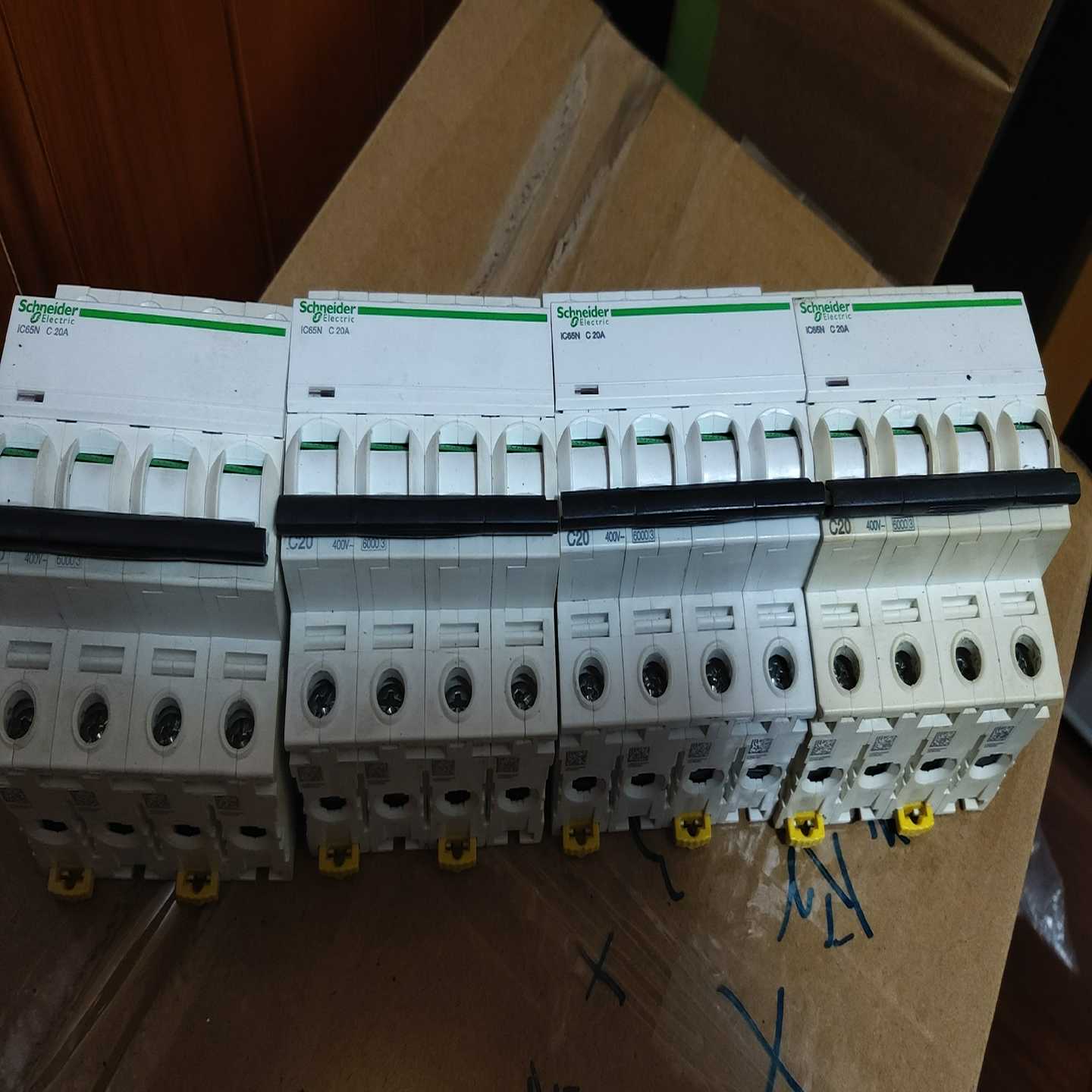 询价-Schneider/断路器，IC65N-C20A/4P