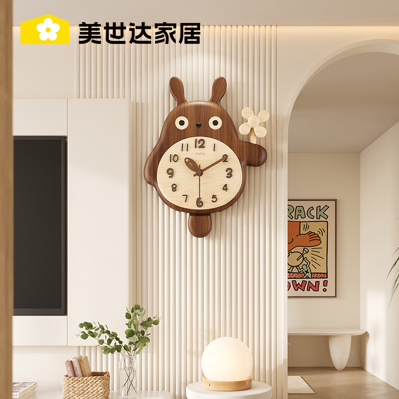 美世达龙猫挂钟客厅2025新款钟表儿童墙面复古创意实木时钟挂墙钟
