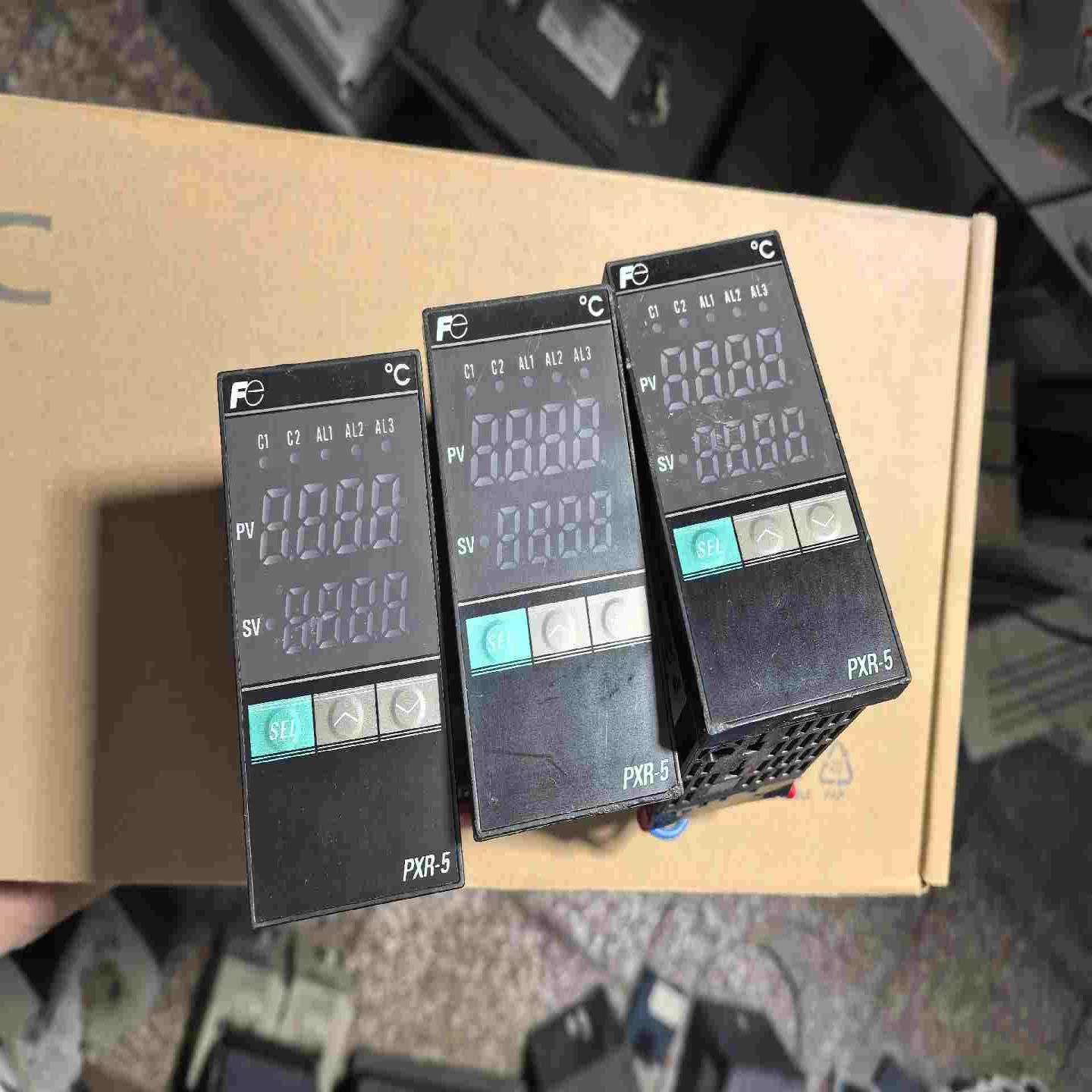 询价原装富士温控表PXF55TCY1-8W000-C，三台