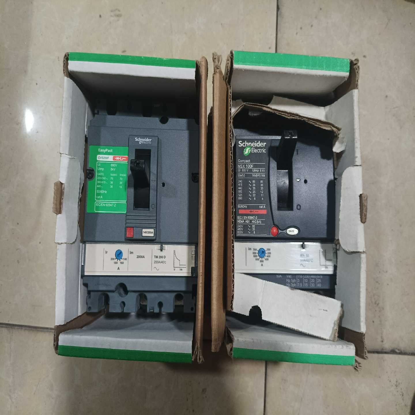 CVS250F,NSX100F施耐德开关各一台，全新没用过，