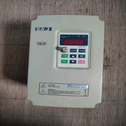三晶变频器4kw/5.5kw三相输入V004G3/5R5P3~询价