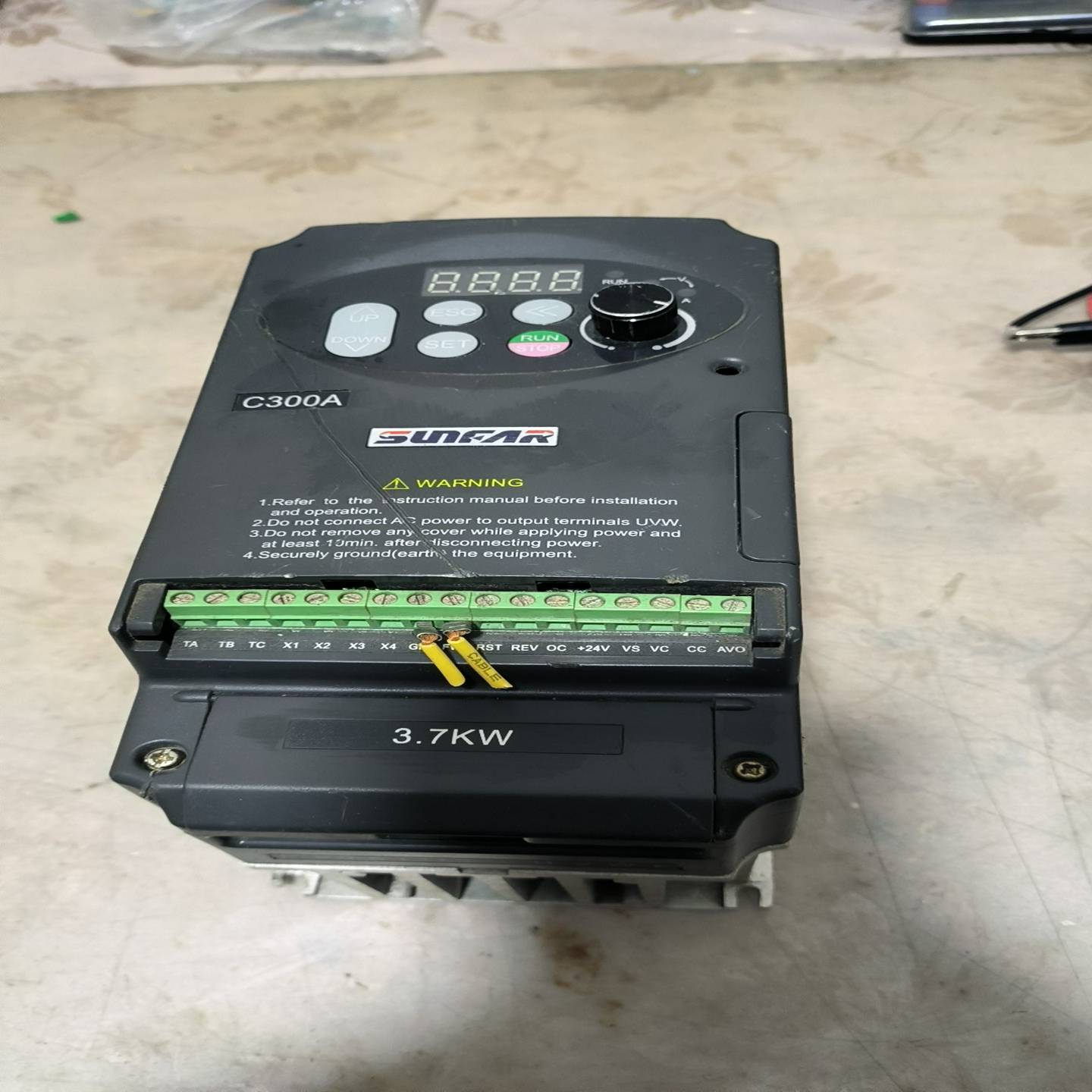 四方变频器C300A-2S0037L实物图3.7KW220V~询价