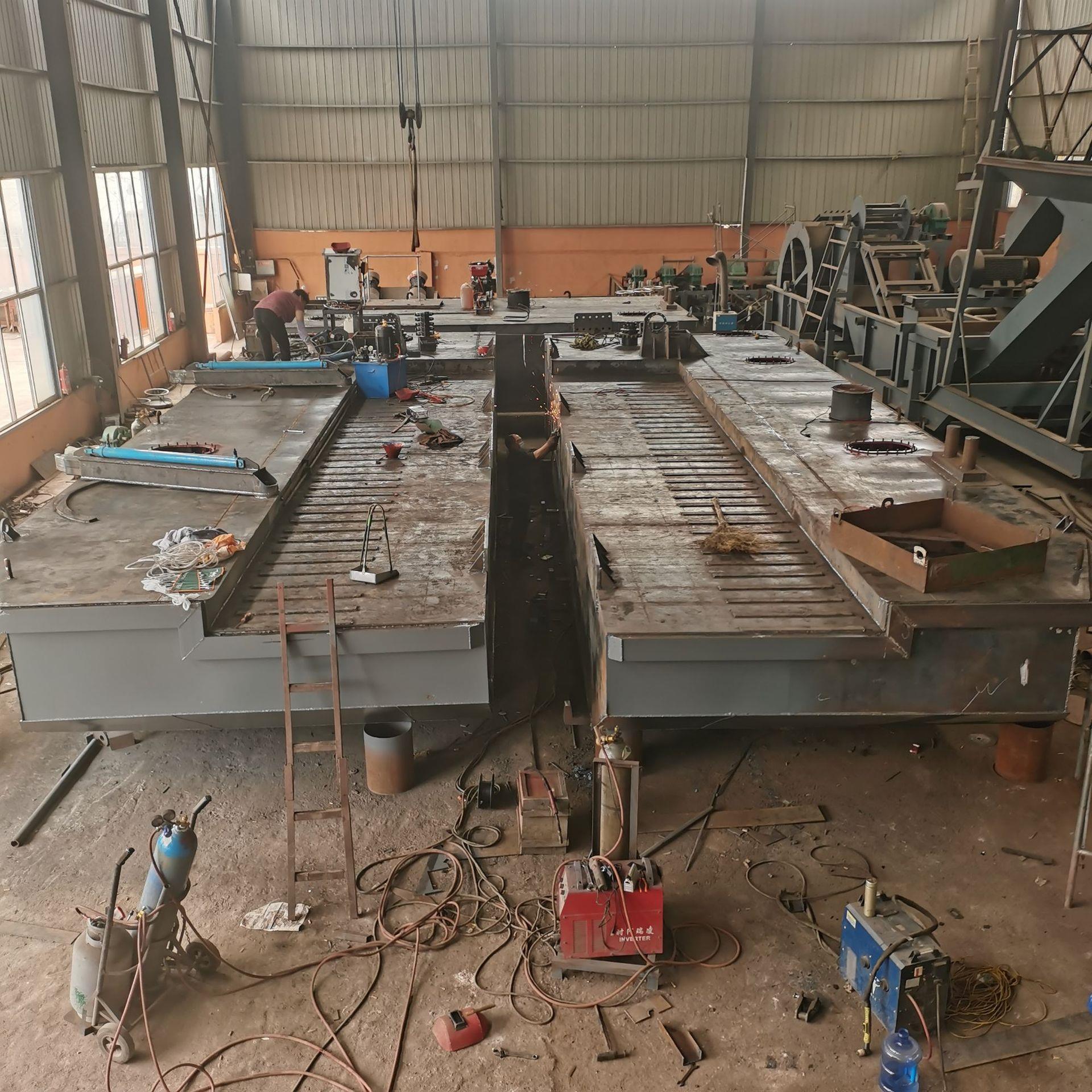 水浮工作平台钩机船分体式结构双定位桩运输方便结构强度高