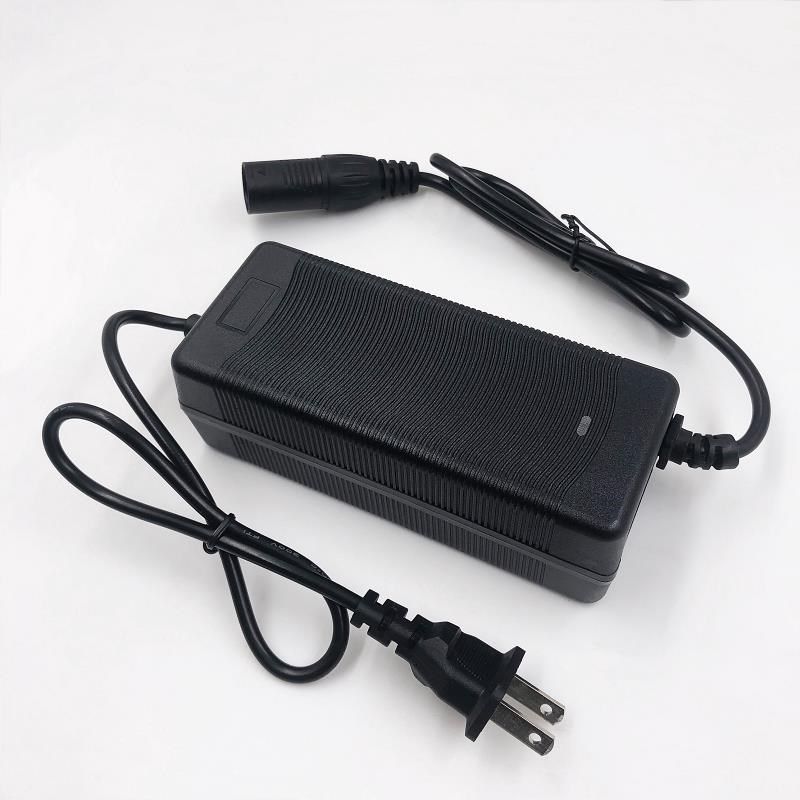 通型48V锂电池凤凰永久折叠电动车充电54.6V2A充电器卡侬头适配器