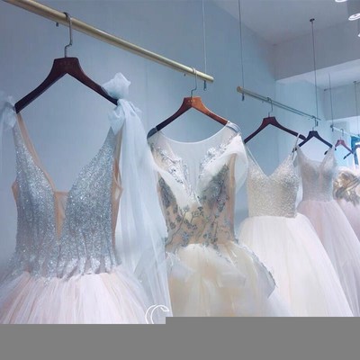 影楼婚纱店挂礼服货架吊顶v吊挂悬挂上墙壁挂定制调节钢丝吊架