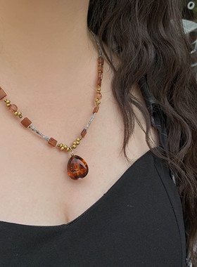 复古金棕色琮珀不规则锁骨链