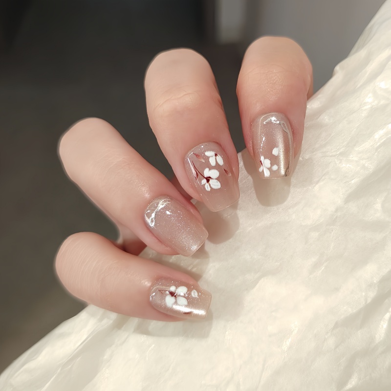 短款冰茶梨花穿戴甲显白梨花盛开