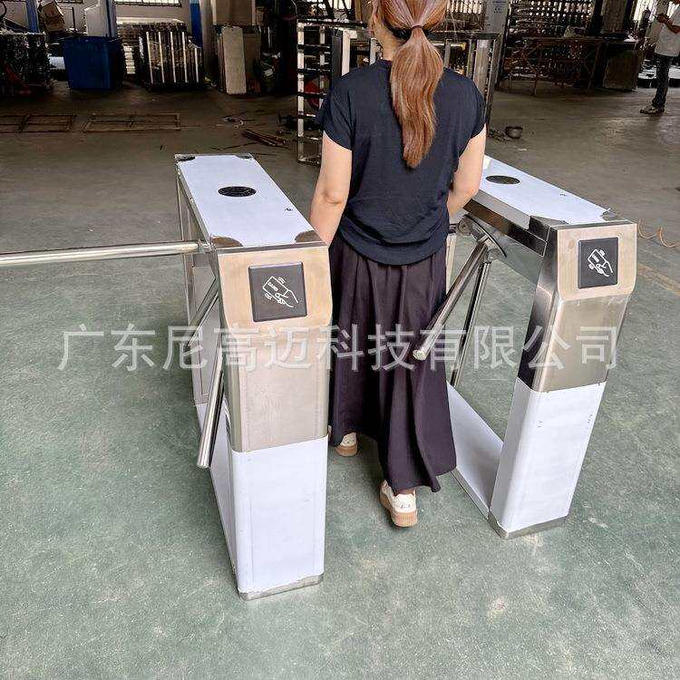 物流中心人员进出刷卡人脸识别单向双行通道门不锈钢三辊闸全高门