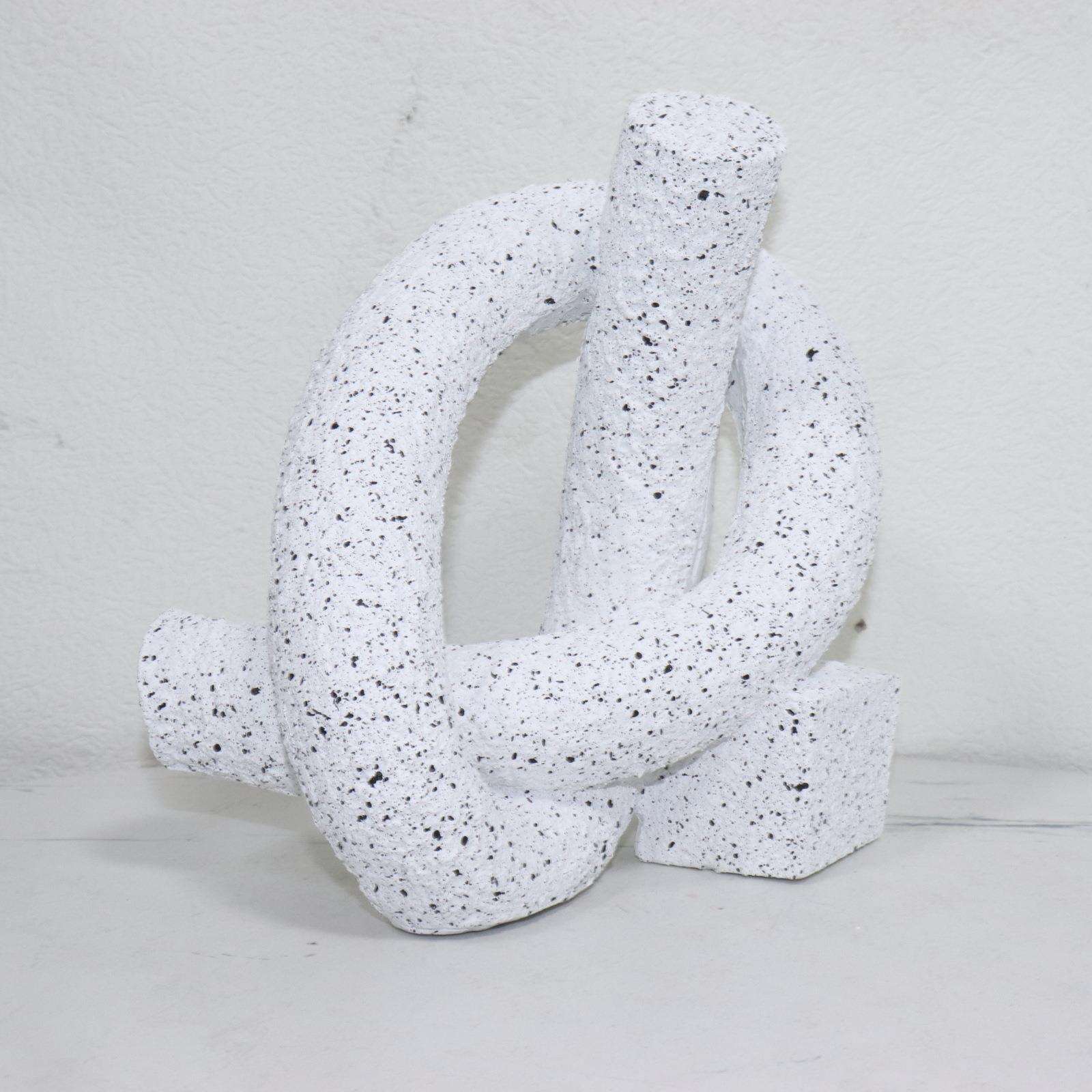 现代简约白色几何树脂抽象绳结摆件样板间售楼处书房客厅软装饰品