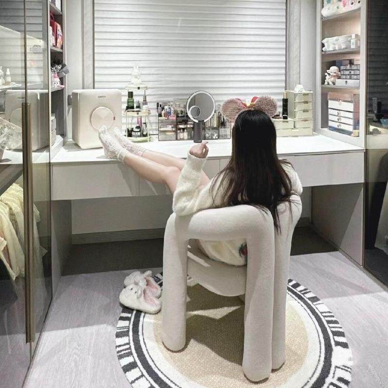 网红化妆卧室家用轻奢餐椅靠背凳子设计师现代简约梳妆台椅子奶油,玩具/童车/益智/积木/模型,毛绒/玩偶/公仔/布艺类玩具,淘宝优惠券,粉丝福利购,淘宝优惠卷