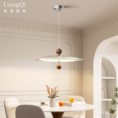 法式奶油风卧室吊灯创意餐厅房间主卧吸顶灯中古风护眼书房飞碟灯