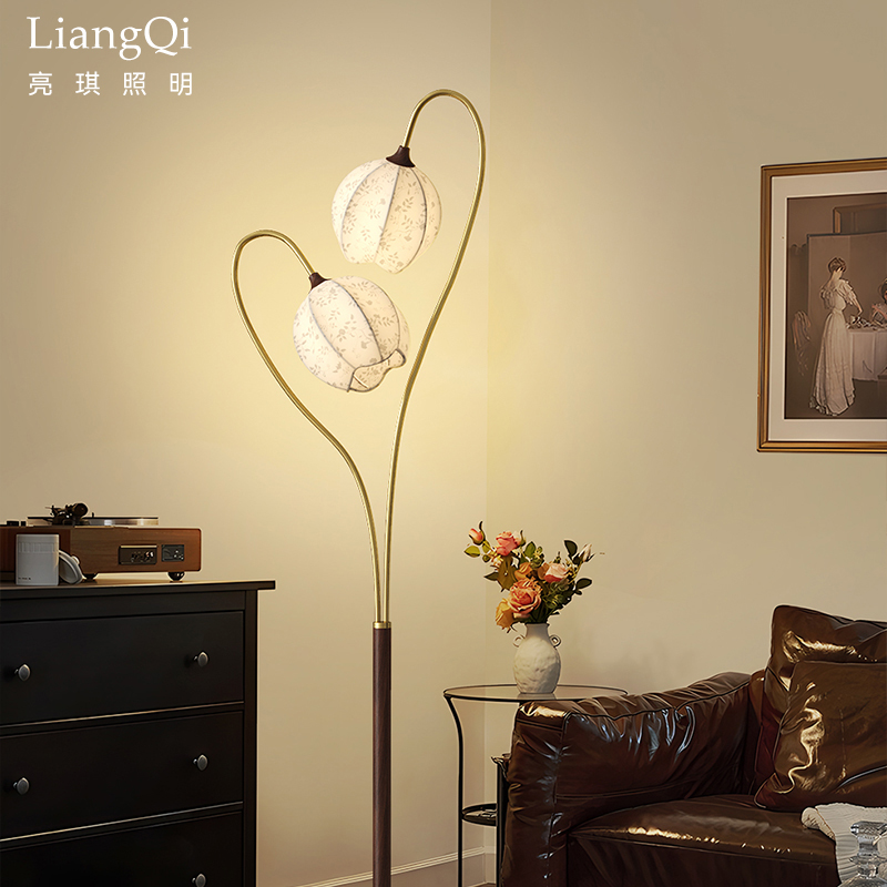 胡桃木色落地灯中古风装饰氛围创意布艺印花设计客厅卧室护眼台灯