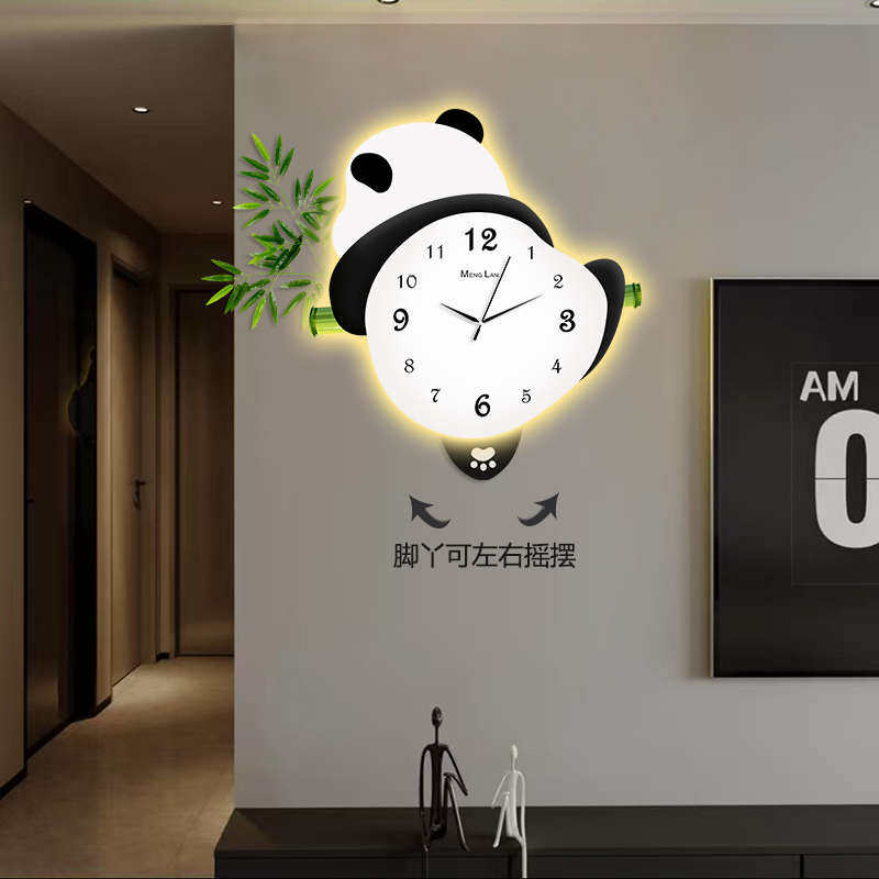 新疆包邮熊猫钟表客厅挂钟2025新款壁灯挂家用时尚高档创意墙大气