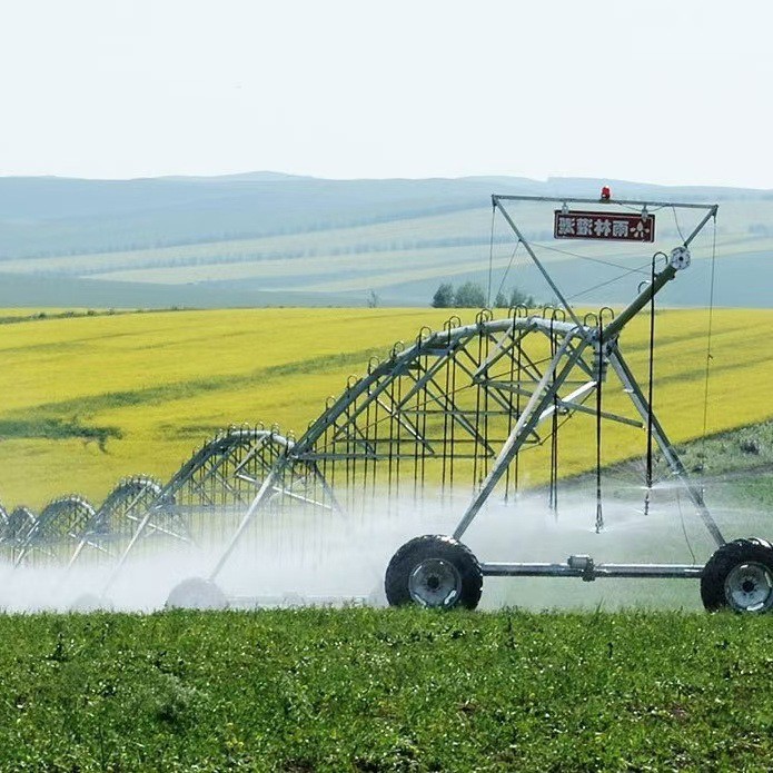 现货平移式喷灌机大型农田灌溉机械桁架式大面积喷洒指针喷灌机