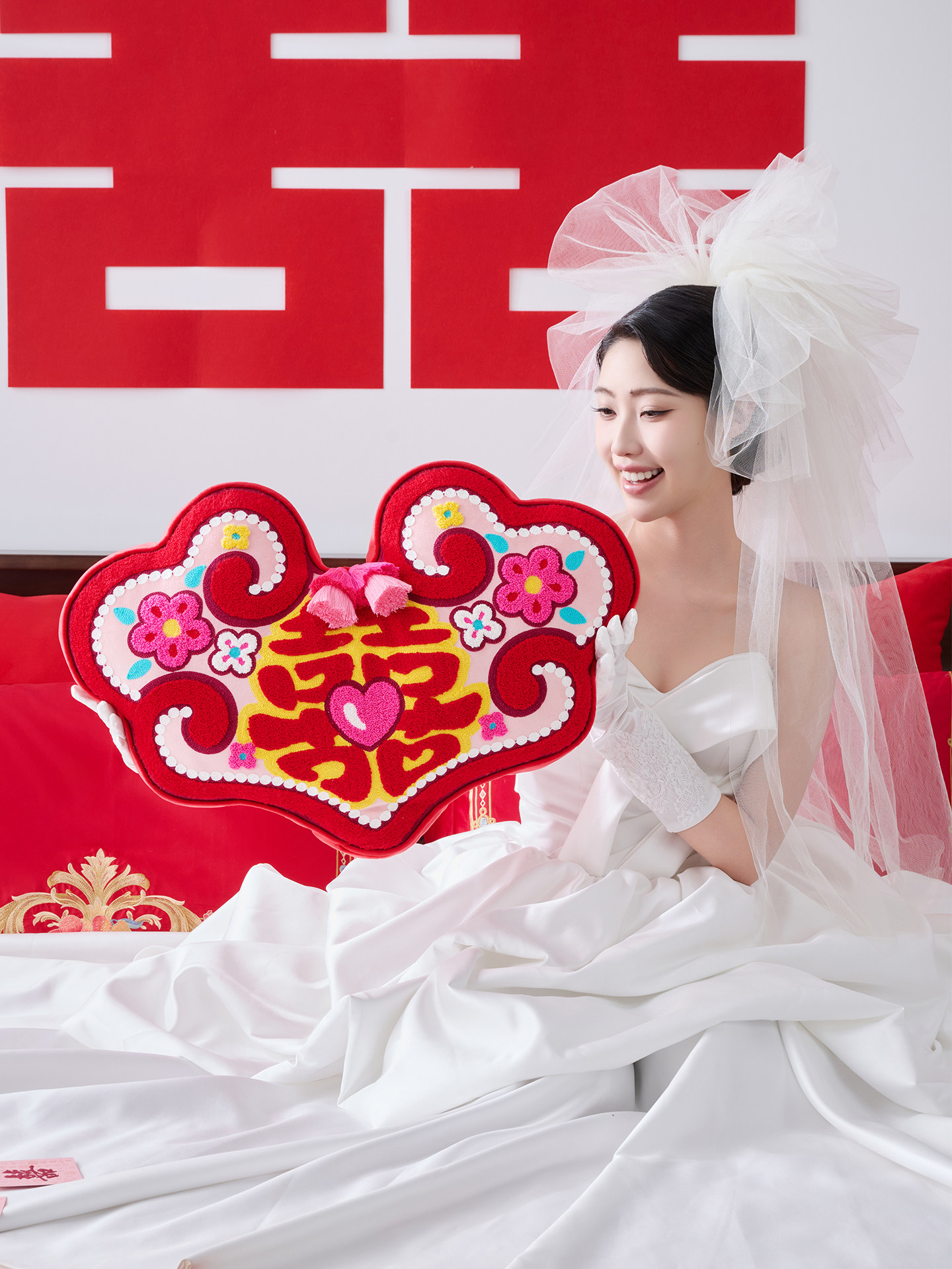 富万达园鸭娃娃枕头婚礼房间装饰红色喜字婚礼礼品高端喜庆靠背